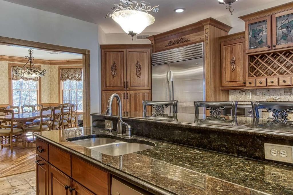 Mountain Bliss: Estate W/ Views~Firepit~Hot Tub~Gburg 5Min~3 Pools Villa Gatlinburg Exterior foto