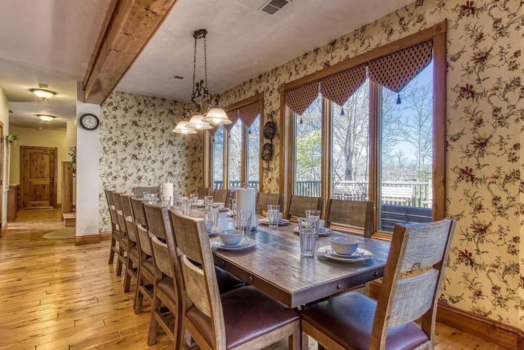 Mountain Bliss: Estate W/ Views~Firepit~Hot Tub~Gburg 5Min~3 Pools Villa Gatlinburg Exterior foto