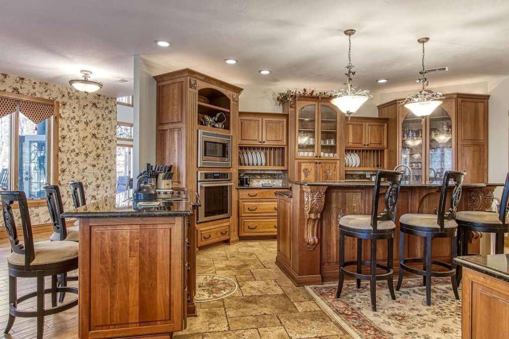Mountain Bliss: Estate W/ Views~Firepit~Hot Tub~Gburg 5Min~3 Pools Villa Gatlinburg Exterior foto