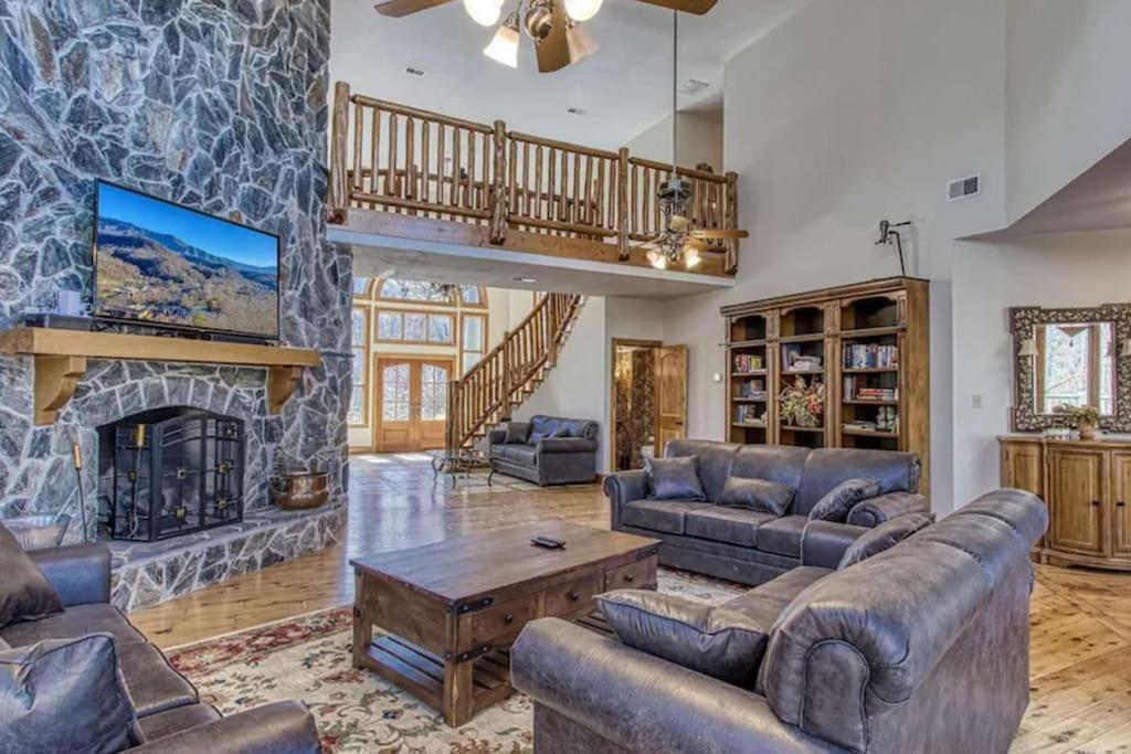 Mountain Bliss: Estate W/ Views~Firepit~Hot Tub~Gburg 5Min~3 Pools Villa Gatlinburg Exterior foto