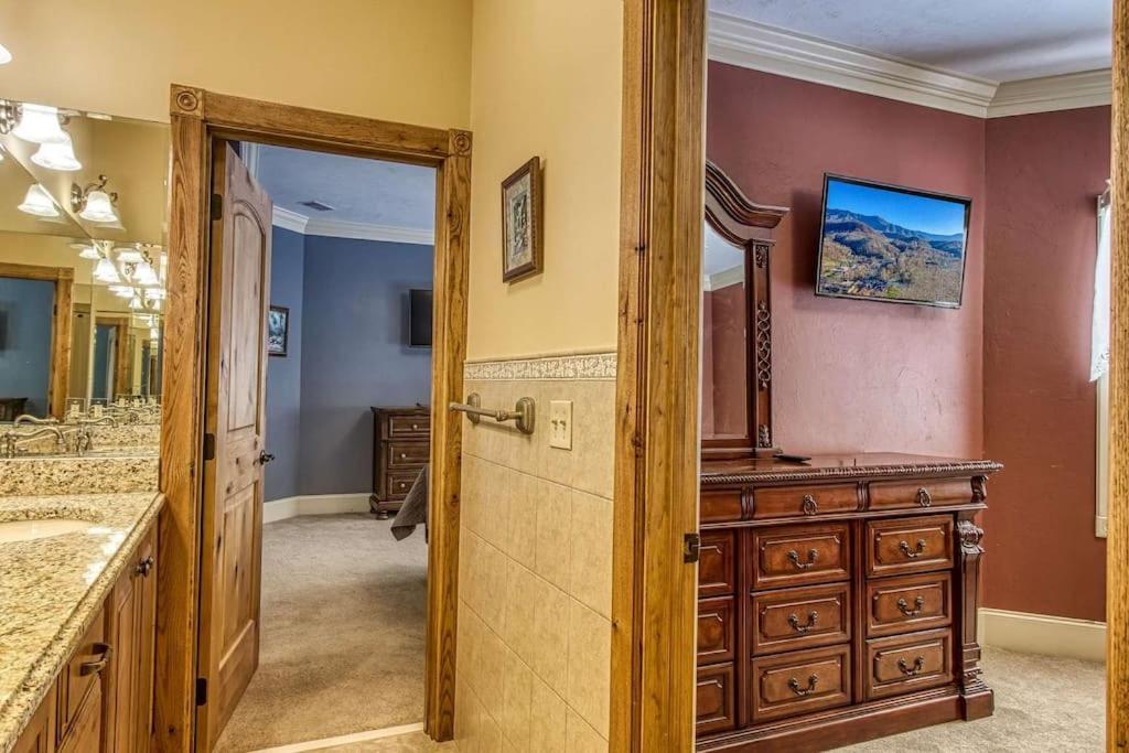 Mountain Bliss: Estate W/ Views~Firepit~Hot Tub~Gburg 5Min~3 Pools Villa Gatlinburg Exterior foto
