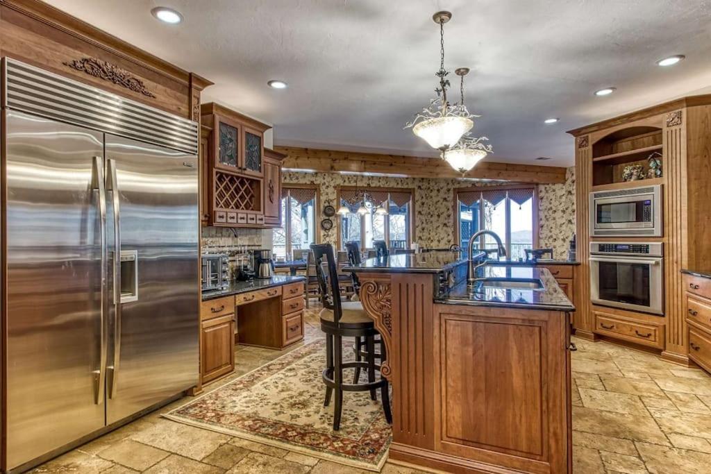 Mountain Bliss: Estate W/ Views~Firepit~Hot Tub~Gburg 5Min~3 Pools Villa Gatlinburg Exterior foto