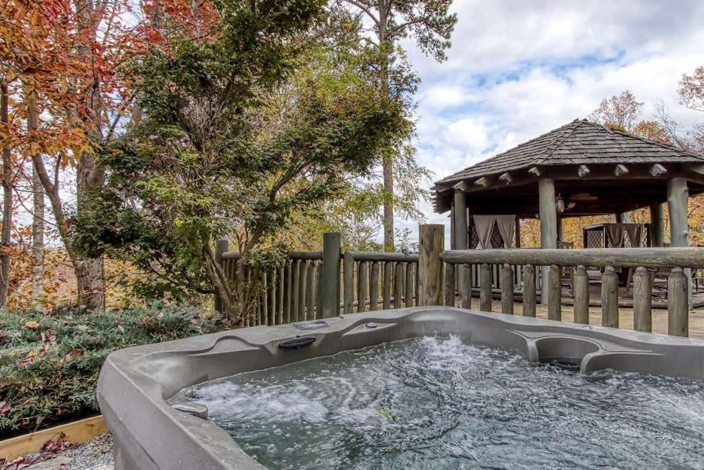 Mountain Bliss: Estate W/ Views~Firepit~Hot Tub~Gburg 5Min~3 Pools Villa Gatlinburg Exterior foto