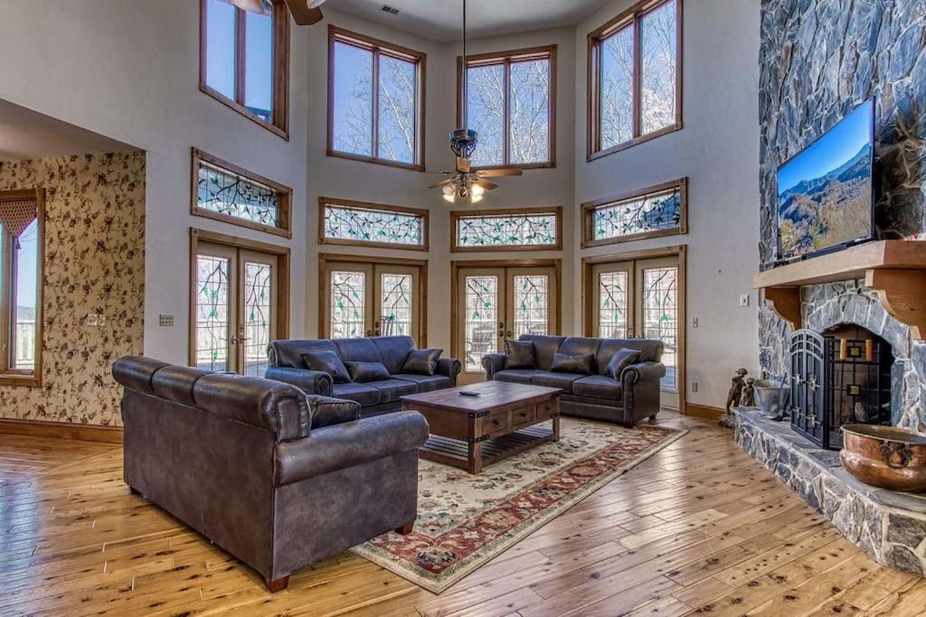 Mountain Bliss: Estate W/ Views~Firepit~Hot Tub~Gburg 5Min~3 Pools Villa Gatlinburg Exterior foto